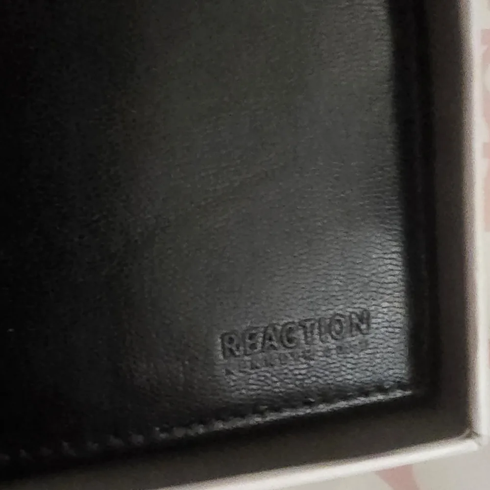 Kenneth Cole Reaction Blk Wallet NIB